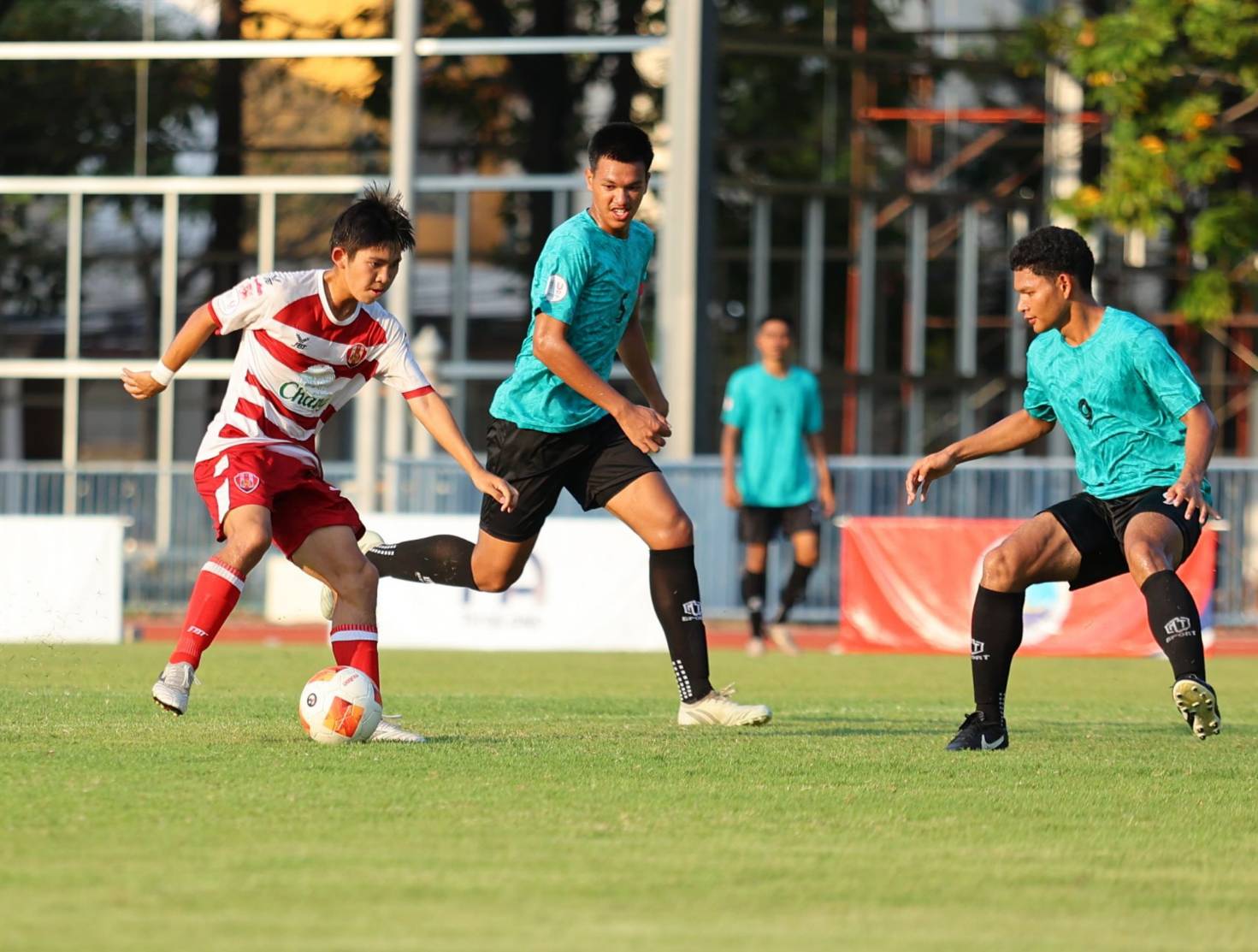  อัสสัมชัญ ยูไนเต็ด ชนะ รร.กีฬาอบจ.พังงา 5-0 ตีตั๋วเข้ารอบ 8 ทีม ฟุตบอล ทีดีพี ยูธ ไฟน่อล 2025-26 