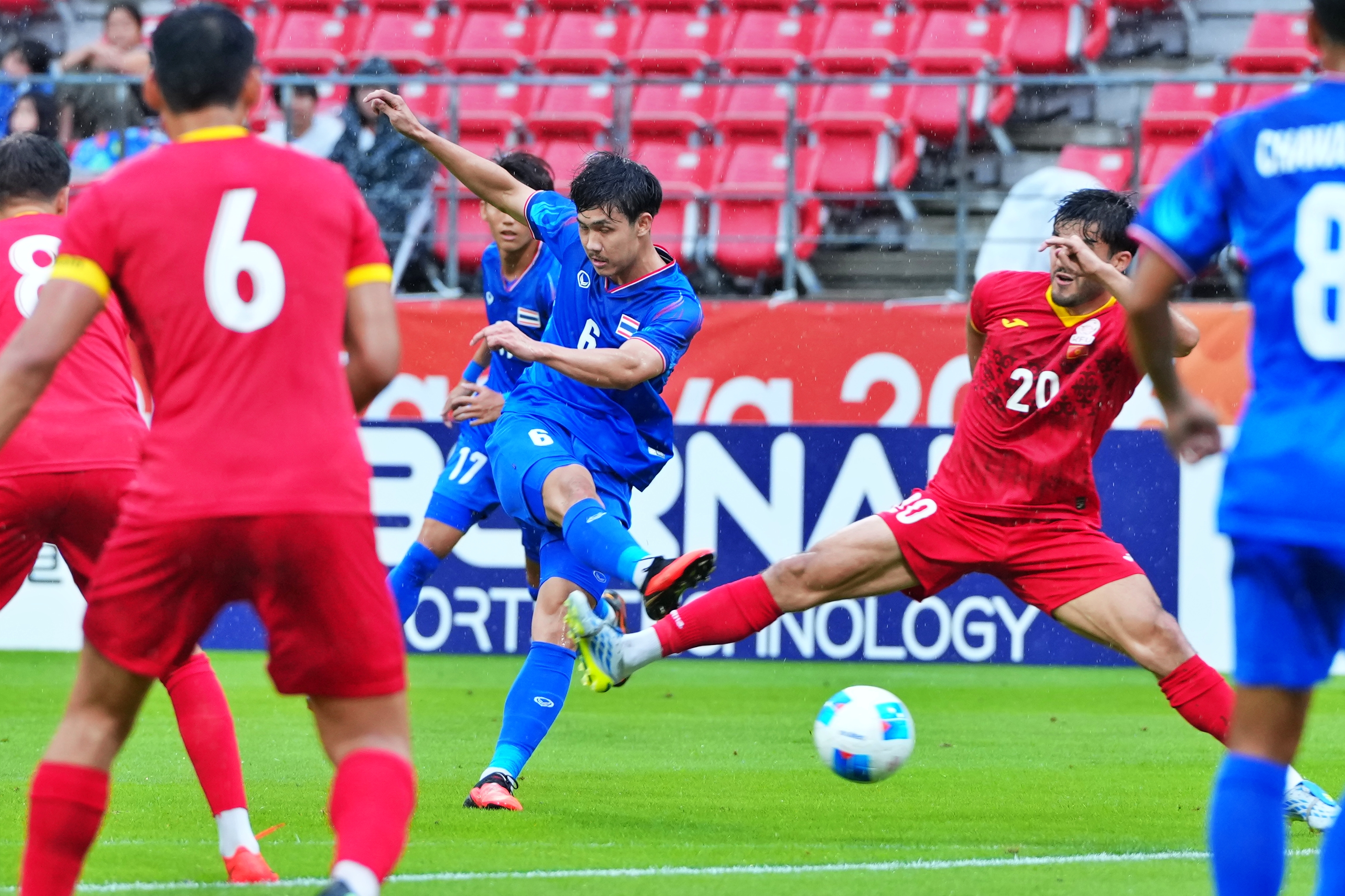  ทีมฟุตบอลชายไทย ประเดิมสนามเอเชียนเกมส์ พลิกแซง คีร์กีซสถาน 3-2 
